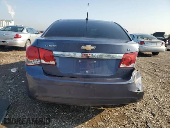 2014 Chevrolet Cruze 2LT z VIN 1G1PE5SB9E7255359, wystawiony jako Copart lot #68766255 z przebiegiem 137 188 mil mil oraz Szkoda całkowita • Salvage title. Historia ofert i sprzedaży dostępna na DreamBid. Obrazek 6.