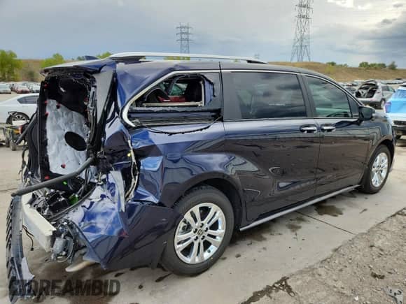 2022 Toyota Sienna Platinum с VIN 5TDESKFCXNS053581, выставлен на аукционе Copart как лот 84613305 с пробегом 40 898 миль миль и Списание • Salvage title. История ставок и продаж доступна на DreamBid. Изображение 3.