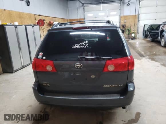 2010 Toyota Sienna CE z VIN 5TDKK4CC1AS316666, wystawiony jako Copart lot #82277205 z przebiegiem 349 871 mil mil oraz Czysty tytuł • Clean title. Historia ofert i sprzedaży dostępna na DreamBid. Obrazek 6.