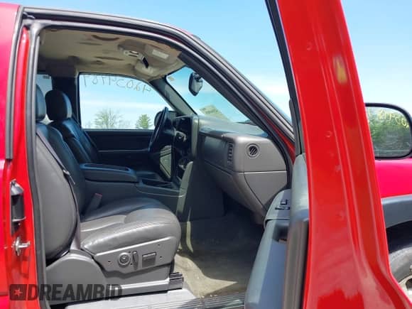 2005 GMC Sierra 1500 SLE with VIN 2GTEK19B651230471, listed as a IAAI auction lot 42054989 with 168,618 mi miles and . Bid and sale history available at DreamBid. Image 5.