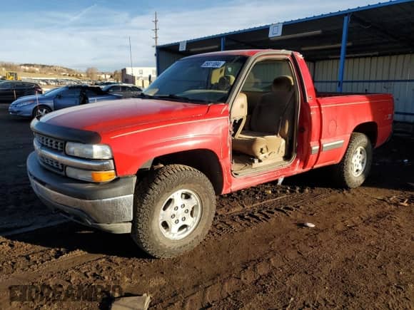 1999 Chevrolet Silverado 1500 LS с VIN 1GCEK14T3XZ135845, выставлен на аукционе Copart как лот 85611894 с пробегом Не указан миль и Списание • Salvage title. История ставок и продаж доступна на DreamBid. Изображение 1.