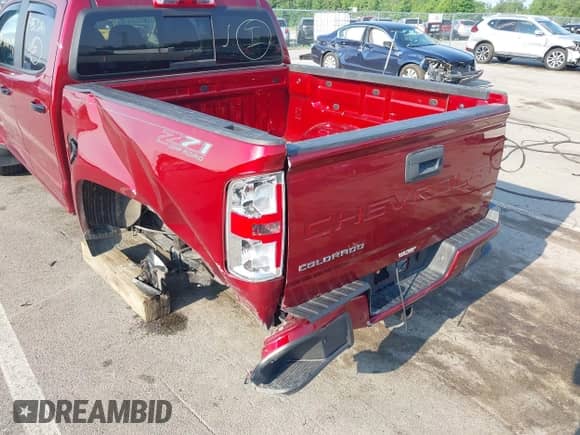 2021 Chevrolet Colorado 4WD Z71 z VIN 1GCGTDEN4M1113032, wystawiony jako IAAI lot #42410079 z przebiegiem 45 329 mil mil oraz . Historia ofert i sprzedaży dostępna na DreamBid. Obrazek 6.