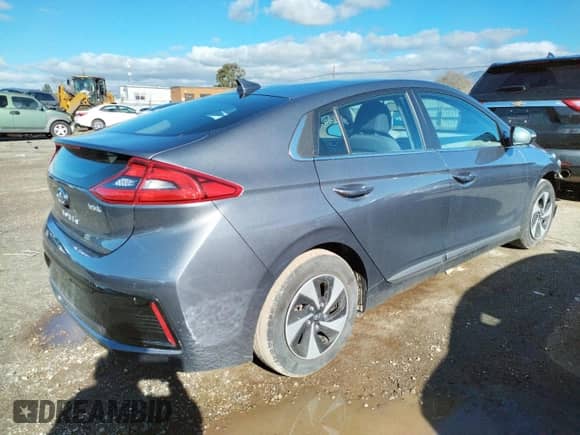 2017 Hyundai Ioniq SEL z VIN KMHC75LC1HU058145, wystawiony jako Copart lot #37530343 z przebiegiem 39 804 mil mil oraz . Historia ofert i sprzedaży dostępna na DreamBid. Obrazek 3.