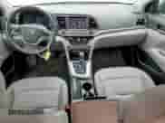 2018 Hyundai Elantra SEL z VIN 5NPD84LF0JH294215, wystawiony jako Copart lot #57284185 z przebiegiem 85 821 mil mil oraz Szkoda całkowita • Salvage title. Historia ofert i sprzedaży dostępna na DreamBid. Obrazek 8.