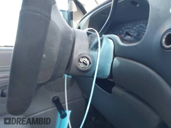 2006 Ford Econoline Cargo z VIN 1FTRE14W46HA46504, wystawiony jako IAAI lot #41381776 z przebiegiem 251 238 mil mil oraz . Historia ofert i sprzedaży dostępna na DreamBid. Obrazek 6.