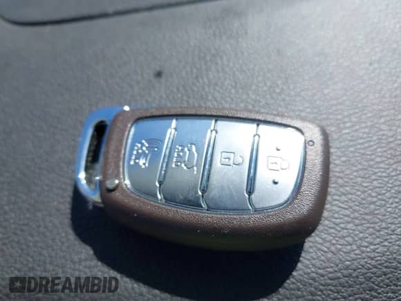 2016 Hyundai Tucson Sport z VIN KM8J33A25GU224084, wystawiony jako IAAI lot #41827851 z przebiegiem 153 348 mil mil oraz . Historia ofert i sprzedaży dostępna na DreamBid. Obrazek 11.