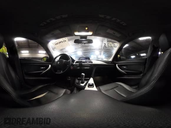 2013 BMW 3 Series 328i xDrive z VIN WBA3B3G53DNR80324, wystawiony jako IAAI lot #41490385 z przebiegiem 177 026 mil mil oraz . Historia ofert i sprzedaży dostępna na DreamBid. Obrazek 19.