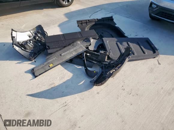 2024 Hyundai Kona Limited с VIN KM8HE3A35RU051557, выставлен на аукционе Copart как лот 70915585 с пробегом 13 947 миль миль и Списание • Salvage title. История ставок и продаж доступна на DreamBid. Изображение 13.