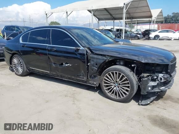 2022 BMW 7 Series 750i xDrive with VIN WBA7U2C00NCK89037, listed as a IAAI auction lot 43061960 with 30,841 mi miles and . Bid and sale history available at DreamBid. Image 1.