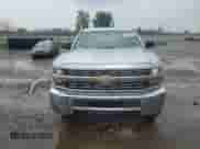 2015 Chevrolet Silverado 2500HD Work Truck z VIN 1GC1KUEG2FF606854, wystawiony jako Copart lot #64315085 z przebiegiem 115 399 mil mil oraz Czysty tytuł • Clean title. Historia ofert i sprzedaży dostępna na DreamBid. Obrazek 5.