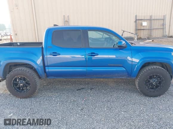 2017 Toyota Tacoma SR5 with VIN 3TMAZ5CN5HM051985, listed as a IAAI auction lot 42614603 with 126,513 mi miles and . Bid and sale history available at DreamBid. Image 13.
