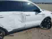 2025 Kia Sorento EX z VIN 5XYRH4JFXSG326301, wystawiony jako IAAI lot #42695332 z przebiegiem 19 187 mil mil oraz . Historia ofert i sprzedaży dostępna na DreamBid. Obrazek 6.