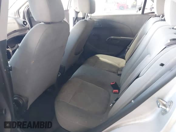 2015 Chevrolet Sonic LS с VIN 1G1JA5SGXF4137384, выставлен на аукционе IAAI как лот 42478924 с пробегом 110 713 миль миль и . История ставок и продаж доступна на DreamBid. Изображение 8.