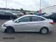 2016 Hyundai Accent SE z VIN KMHCT4AE1GU090523, wystawiony jako IAAI lot #43200158 z przebiegiem 56 415 mil mil oraz . Historia ofert i sprzedaży dostępna na DreamBid. Obrazek 15.