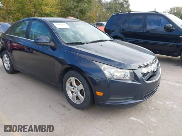 2014 Chevrolet Cruze 1LT с VIN 1G1PC5SB3E7382923, выставлен на аукционе IAAI как лот 43488878 с пробегом 130 527 миль миль и . История ставок и продаж доступна на DreamBid. Изображение 1.
