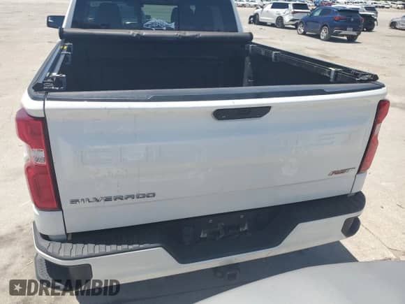 2021 Chevrolet Silverado 1500 RST z VIN 3GCPWDED0MG376506, wystawiony jako Copart lot #66564565 z przebiegiem 104 707 mil mil oraz Szkoda całkowita • Salvage title. Historia ofert i sprzedaży dostępna na DreamBid. Obrazek 6.