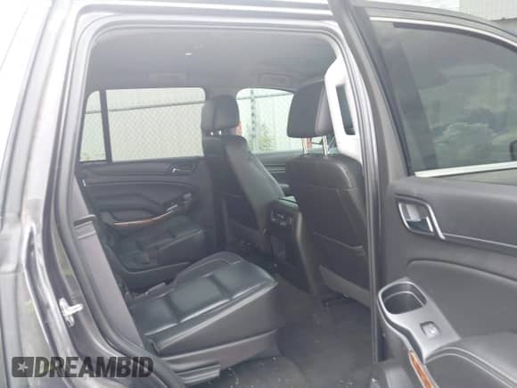 2017 Chevrolet Tahoe Premier z VIN 1GNSCCKC4HR173401, wystawiony jako IAAI lot #42638630 z przebiegiem 135 244 mil mil oraz . Historia ofert i sprzedaży dostępna na DreamBid. Obrazek 8.
