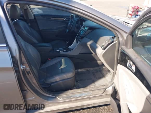 2012 Hyundai Sonata SE z VIN 5NPEC4AC0CH332427, wystawiony jako IAAI lot #43551037 z przebiegiem 121 362 mil mil oraz . Historia ofert i sprzedaży dostępna na DreamBid. Obrazek 5.