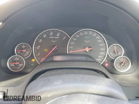 2005 Chevrolet Corvette z VIN 1G1YY34U355129511, wystawiony jako Copart lot #83842964 z przebiegiem 11 798 mil mil oraz Szkoda całkowita • Salvage title. Historia ofert i sprzedaży dostępna na DreamBid. Obrazek 9.