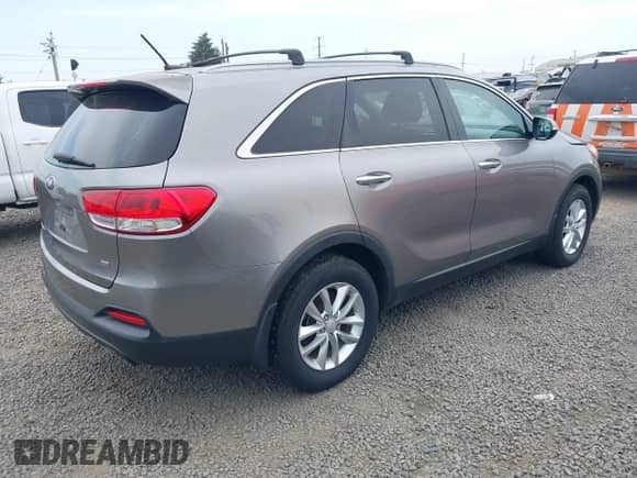 2016 Kia Sorento L with VIN 5XYPG4A30GG168509, listed as a IAAI auction lot 43076921 with 111,832 mi miles and . Bid and sale history available at DreamBid. Image 4.