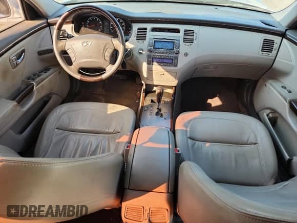 2011 Hyundai Azera Limited с VIN KMHFC4DFXBA559815, выставлен на аукционе Copart как лот 70651055 с пробегом 126 042 миль миль и Списание • Salvage title. История ставок и продаж доступна на DreamBid. Изображение 8.