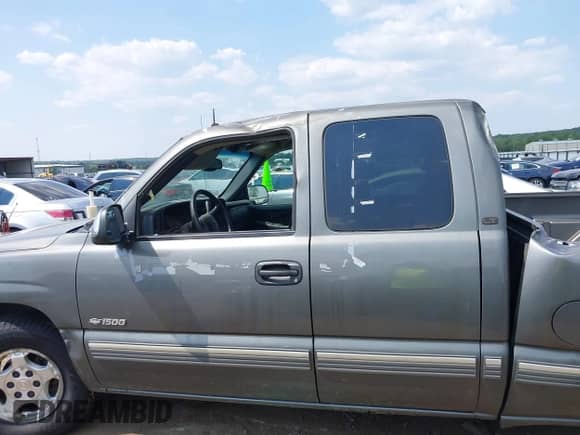 2002 Chevrolet Silverado 1500 LS z VIN 2GCEC19T921110469, wystawiony jako IAAI lot #39912012 z przebiegiem 288 705 mil mil oraz . Historia ofert i sprzedaży dostępna na DreamBid. Obrazek 15.