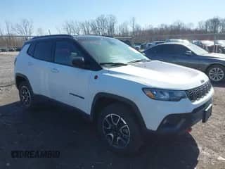 2024 Jeep Compass Trailhawk с VIN 3C4NJDDN9RT140998, выставлен на аукционе IAAI как лот 41792858 с пробегом 8 611 миль миль и . История ставок и продаж доступна на DreamBid. Изображение 1.