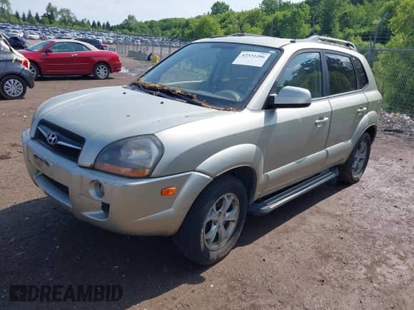 2009 Hyundai Tucson с VIN KM8JN12BX9U128063, выставлен на аукционе IAAI как лот 42531206 с пробегом 180 449 миль миль и . История ставок и продаж доступна на DreamBid. Изображение 2.