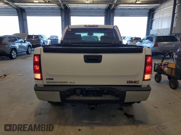 2010 GMC Sierra 1500 SLT z VIN 3GTRKWE35AG240729, wystawiony jako Copart lot #63497815 z przebiegiem 210 299 mil mil oraz Szkoda całkowita • Salvage title. Historia ofert i sprzedaży dostępna na DreamBid. Obrazek 6.