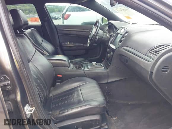 2015 Chrysler 300 S с VIN 2C3CCABGXFH797113, выставлен на аукционе IAAI как лот 42293077 с пробегом 155 491 миль миль и . История ставок и продаж доступна на DreamBid. Изображение 5.