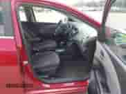 2019 Chevrolet Sonic LT z VIN 1G1JD5SB3K4149351, wystawiony jako IAAI lot #42993235 z przebiegiem 137 699 mil mil oraz . Historia ofert i sprzedaży dostępna na DreamBid. Obrazek 5.