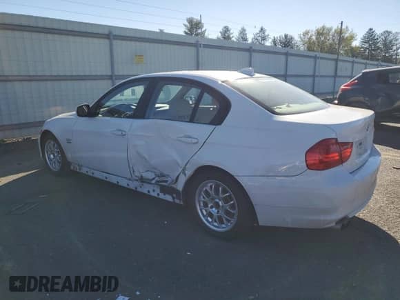 2010 BMW 3 Series 328i xDrive с VIN WBAPK5C59AA653156, выставлен на аукционе Copart как лот 82505065 с пробегом 153 674 миль миль и Списание • Salvage title. История ставок и продаж доступна на DreamBid. Изображение 2.