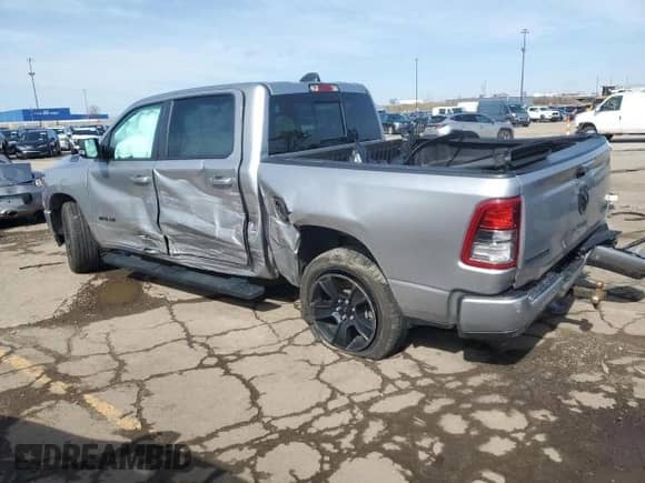 2022 Ram 1500 Big Horn z VIN 1C6RRFFG9NN298540, wystawiony jako Copart lot #65178115 z przebiegiem 63 008 mil mil oraz Czysty tytuł • Clean title. Historia ofert i sprzedaży dostępna na DreamBid. Obrazek 2.