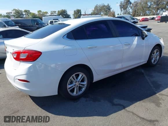 2018 Chevrolet Cruze LT с VIN 1G1BE5SM5J7181430, выставлен на аукционе IAAI как лот 43348840 с пробегом 94 100 миль миль и . История ставок и продаж доступна на DreamBid. Изображение 4.