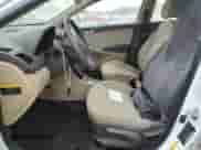 2014 Hyundai Accent GLS z VIN KMHCT4AE8EU656349, wystawiony jako Copart lot #89440825 z przebiegiem 150 288 mil mil oraz Czysty tytuł • Clean title. Historia ofert i sprzedaży dostępna na DreamBid. Obrazek 7.