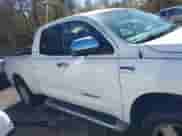 2008 Toyota Tundra Limited с VIN 5TFBV58108X057077, выставлен на аукционе IAAI как лот 41768968 с пробегом 328 249 миль миль и . История ставок и продаж доступна на DreamBid. Изображение 13.