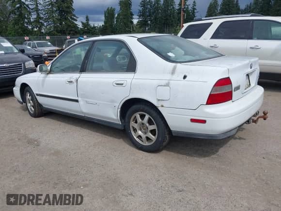 1995 Honda Accord with VIN 1HGCE6641SA013740, listed as a IAAI auction lot 42494293 with 173,961 mi miles and . Bid and sale history available at DreamBid. Image 3.