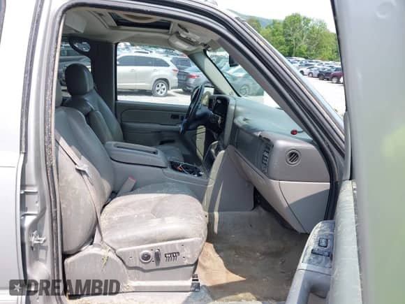 2005 Chevrolet Suburban LT с VIN 1GNFK16Z45J150184, выставлен на аукционе IAAI как лот 42385400 с пробегом 174 263 миль миль и . История ставок и продаж доступна на DreamBid. Изображение 5.