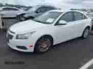 2011 Chevrolet Cruze ECO 1XF z VIN 1G1PJ5S96B7298996, wystawiony jako IAAI lot #43012251 z przebiegiem 199 718 mil mil oraz . Historia ofert i sprzedaży dostępna na DreamBid. Obrazek 2.