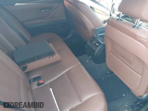 2015 BMW 5 Series 528i xDrive z VIN WBA5A7C51FD627226, wystawiony jako IAAI lot #43389818 z przebiegiem Nie podano mil oraz . Historia ofert i sprzedaży dostępna na DreamBid. Obrazek 8.