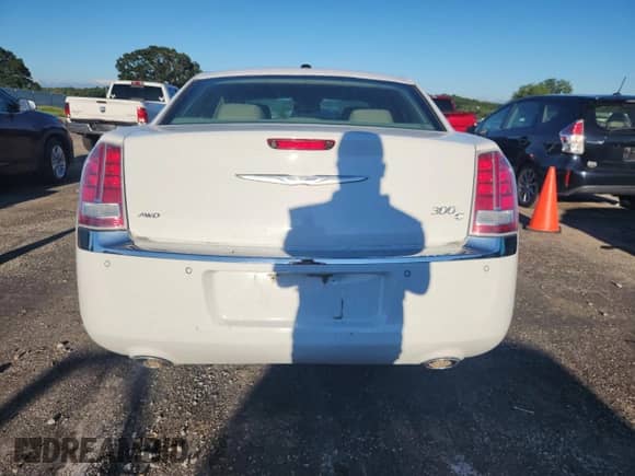 2013 Chrysler 300 C с VIN 2C3CCAKG0DH556738, выставлен на аукционе Copart как лот 69880855 с пробегом 151 194 миль миль и На запчасти • Non repairable. История ставок и продаж доступна на DreamBid. Изображение 6.