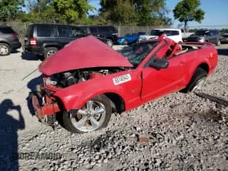 2006 Ford Mustang GT Deluxe z VIN 1ZVHT85HX65255075, wystawiony jako Copart lot #65746943 z przebiegiem Nie podano mil oraz Nie do naprawy • Non repairable. Historia ofert i sprzedaży dostępna na DreamBid. Obrazek 1.