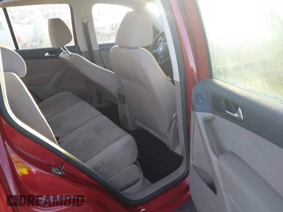 2011 Volkswagen Tiguan S с VIN WVGBV7AX8BW001617, выставлен на аукционе IAAI как лот 43566806 с пробегом 157 047 миль миль и . История ставок и продаж доступна на DreamBid. Изображение 8.