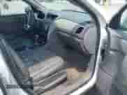 2013 Chevrolet Traverse LT z VIN 1GNKRGKD9DJ234250, wystawiony jako IAAI lot #42584700 z przebiegiem 197 535 mil mil oraz . Historia ofert i sprzedaży dostępna na DreamBid. Obrazek 5.