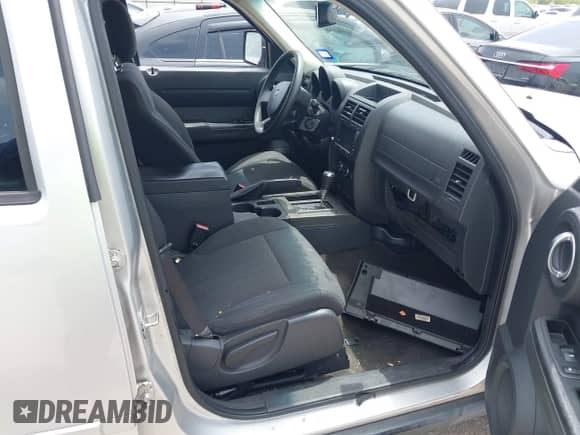 2011 Dodge Nitro Heat with VIN 1D4PT4GX0BW589571, listed as a IAAI auction lot 42620866 with 206,844 mi miles and . Bid and sale history available at DreamBid. Image 5.