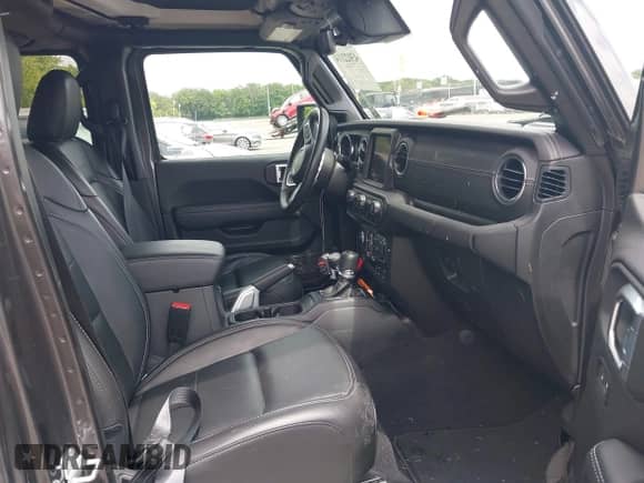 2021 Jeep Wrangler Unlimited Sahara with VIN 1C4JJXP69MW803235, listed as a IAAI auction lot 43022114 with 26,390 mi miles and . Bid and sale history available at DreamBid. Image 5.