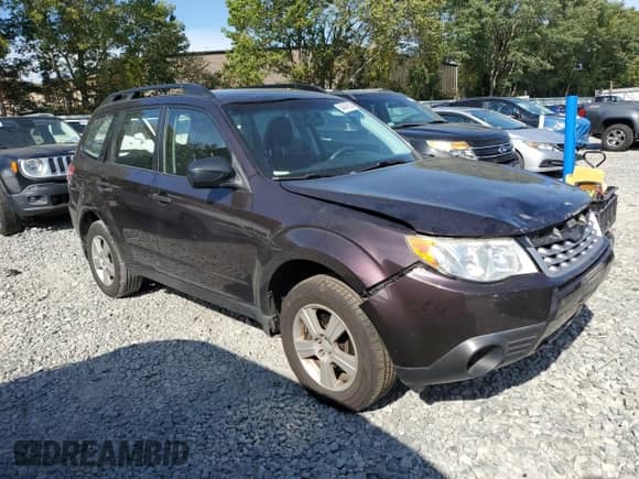 2013 Subaru Forester X z VIN JF2SHABC2DH410712, wystawiony jako Copart lot #84947895 z przebiegiem 104 099 mil mil oraz Czysty tytuł • Clean title. Historia ofert i sprzedaży dostępna na DreamBid. Obrazek 4.