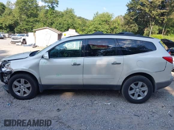 2012 Chevrolet Traverse 1LT z VIN 1GNKVGED6CJ166964, wystawiony jako IAAI lot #42913829 z przebiegiem 132 755 mil mil oraz . Historia ofert i sprzedaży dostępna na DreamBid. Obrazek 14.