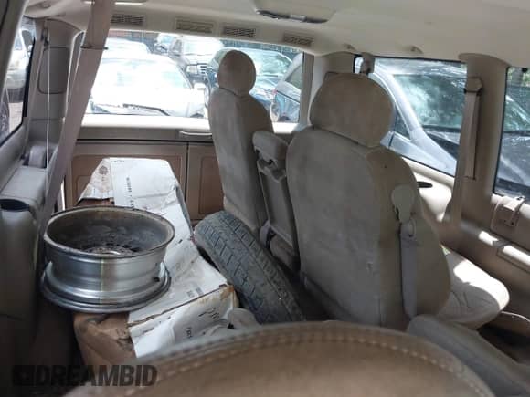 2001 Chevrolet Astro z VIN 1GNDM19W11B111270, wystawiony jako IAAI lot #42855479 z przebiegiem 273 408 mil mil oraz . Historia ofert i sprzedaży dostępna na DreamBid. Obrazek 8.