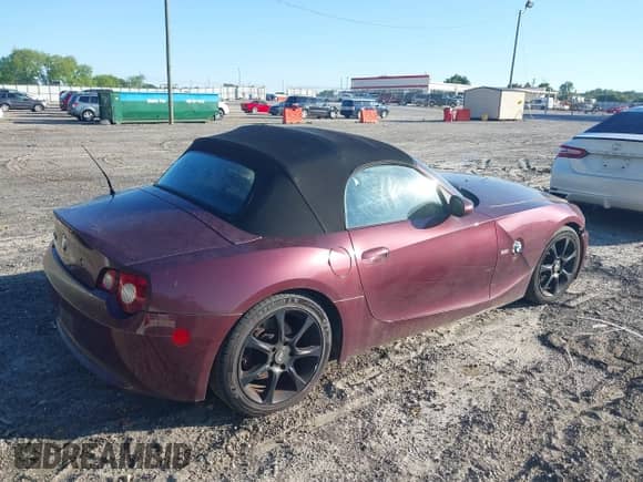 2005 BMW Z4 3.0i с VIN 4USBT53545LU09347, выставлен на аукционе IAAI как лот 42180215 с пробегом 142 032 миль миль и . История ставок и продаж доступна на DreamBid. Изображение 4.
